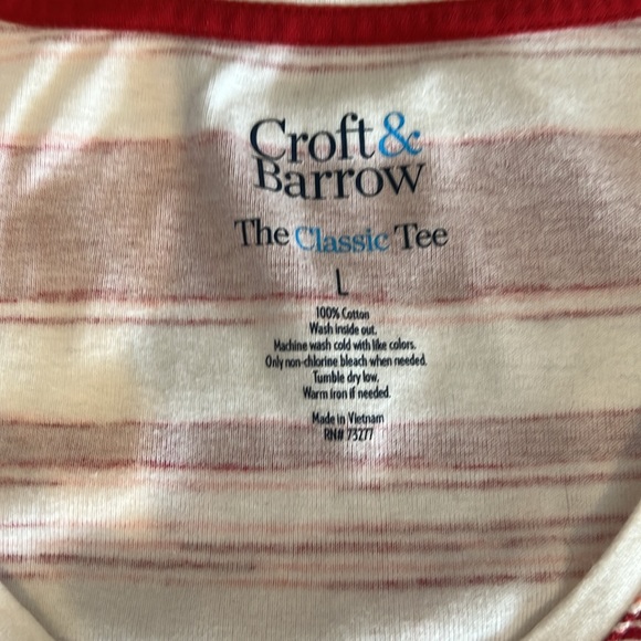 🪷 striped v neck tee. Large - Picture 4 of 5